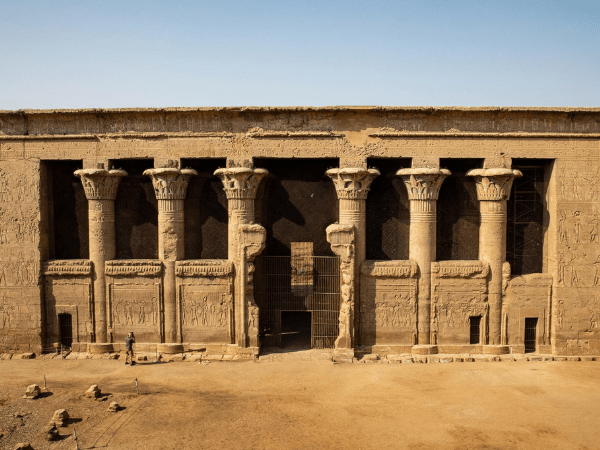 Visitare il tempio conservato di Esna