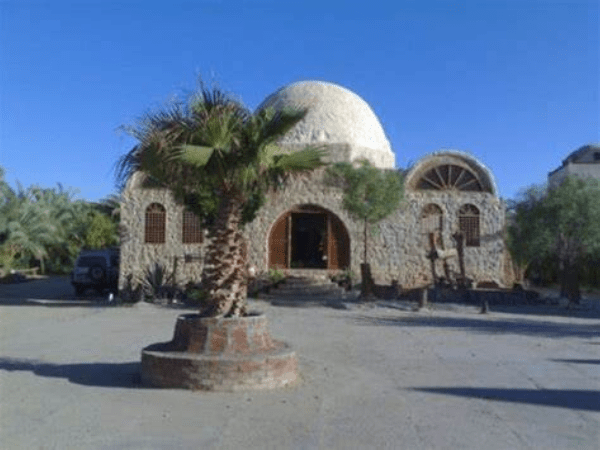 Explore the village of Bawiti.
