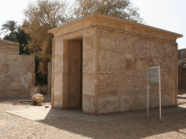 Acceso privado: Capilla de Horus en Karnak