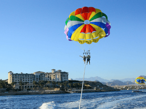Esperienza di parasailing (tour facoltativo)