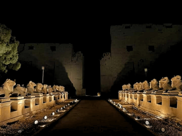 Espectáculo de luz y sonido en el templo de Karnak (visita opcional)