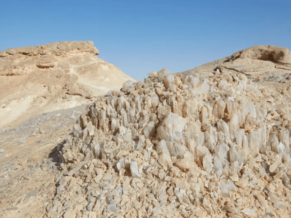 The Crystal Mountain and the white desert